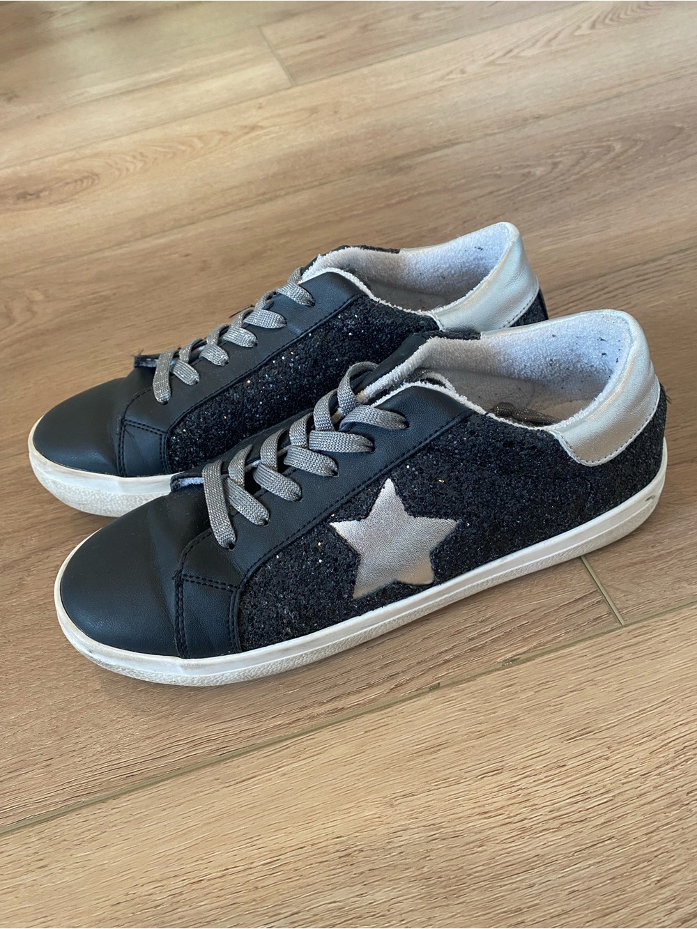 Steve Madden Black Glitter Star Low-Top Sneaker